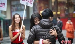 娱乐吃瓜酱街头拥抱,娱乐吃瓜酱的温馨瞬间